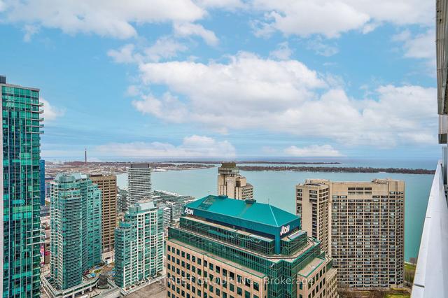 4304 - 88 Harbour St, Condo with 2 bedrooms, 2 bathrooms and 0 parking in Toronto ON | Image 3