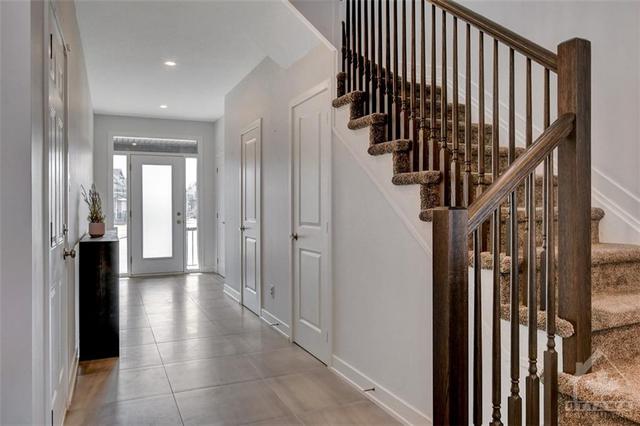 271 Fountainhead Drive, Townhouse with 3 bedrooms, 3 bathrooms and 3 parking in Ottawa ON | Image 3