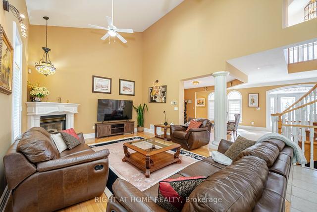 6 Lord Duncan Crt, House detached with 3 bedrooms, 3 bathrooms and 14 parking in Clarington ON | Image 6