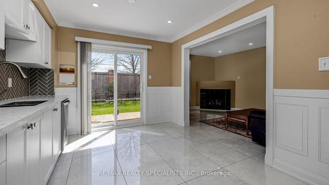 108 Twin Pines Cres, House detached with 3 bedrooms, 4 bathrooms and 6 parking in Brampton ON | Image 3