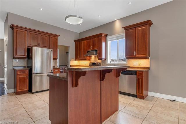 6934 Parkside Road, House detached with 5 bedrooms, 4 bathrooms and 6 parking in Niagara Falls ON | Image 6