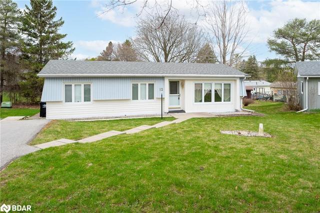 12 Pine Hill Court, House detached with 2 bedrooms, 2 bathrooms and 2 parking in Innisfil ON | Image 1