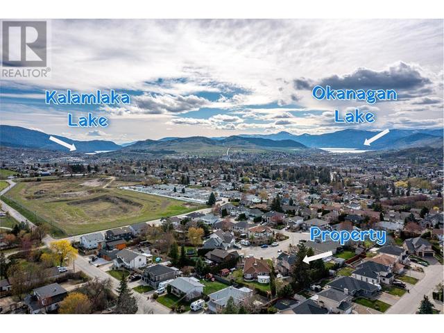4416 9 Street, House detached with 5 bedrooms, 2 bathrooms and 2 parking in Vernon BC | Image 2