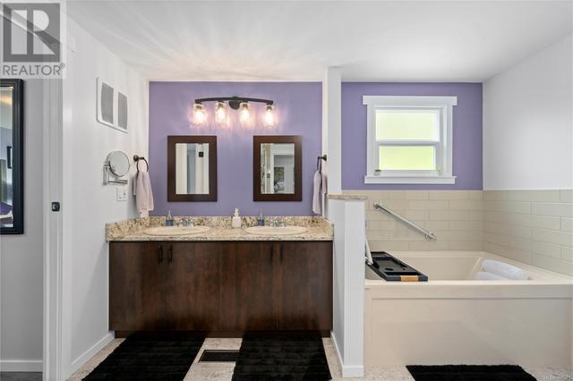 Bathroom with separate tub | Image 19