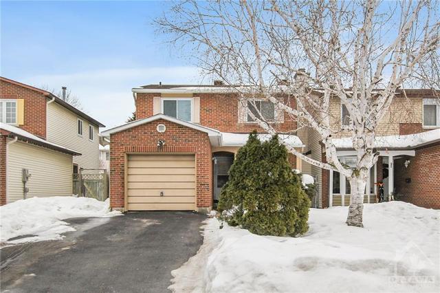 9 Huntsman Crescent, House detached with 3 bedrooms, 3 bathrooms and 4 parking in Ottawa ON | Image 1
