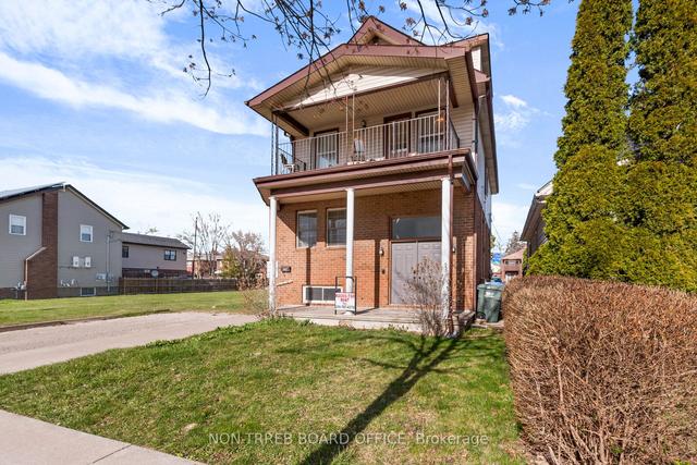 528 California Ave, House detached with 6 bedrooms, 3 bathrooms and 7 parking in Windsor ON | Image 12