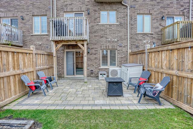 24 Ferris Sq, House attached with 3 bedrooms, 4 bathrooms and 2 parking in Clarington ON | Image 30