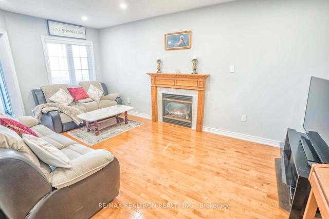 8 Alfonso Cres, House detached with 4 bedrooms, 4 bathrooms and 6 parking in Brampton ON | Image 3
