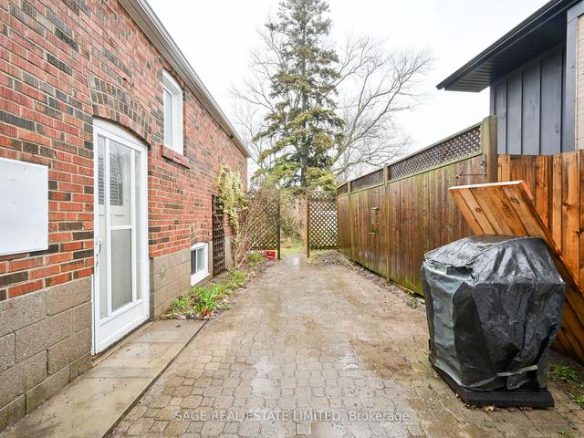15 Saunders Rd, House detached with 3 bedrooms, 2 bathrooms and 4 parking in Toronto ON | Image 27