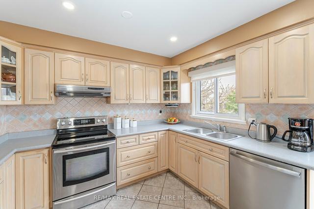 34 Jaffa Dr, House detached with 4 bedrooms, 3 bathrooms and 6 parking in Brampton ON | Image 8