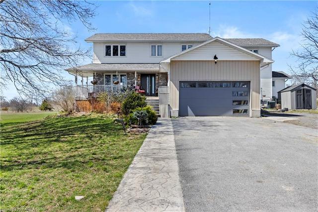 3900 Round Lake Road, House detached with 5 bedrooms, 2 bathrooms and 12 parking in South Frontenac ON | Image 12