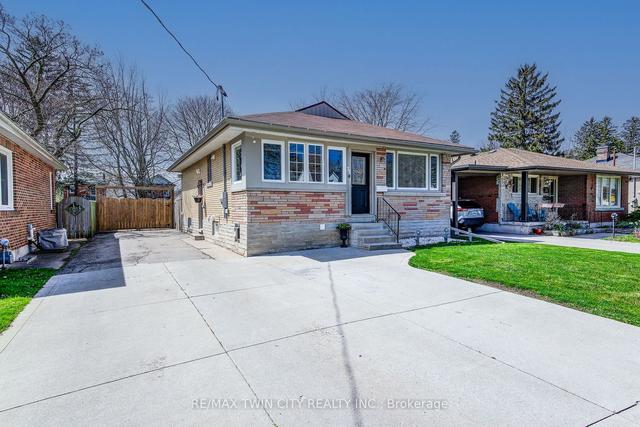 36 Elgin St N, House detached with 2 bedrooms, 2 bathrooms and 5 parking in Cambridge ON | Image 1