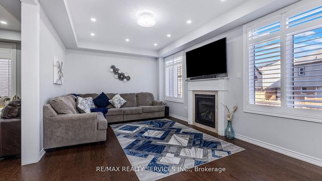 104 Roulette Cres, House detached with 4 bedrooms, 6 bathrooms and 6 parking in Brampton ON | Image 2
