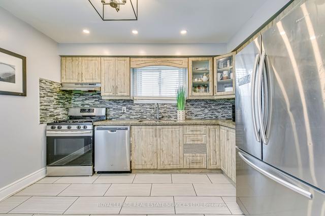 11 Pierpont Pl, House detached with 3 bedrooms, 4 bathrooms and 3 parking in Mississauga ON | Image 32