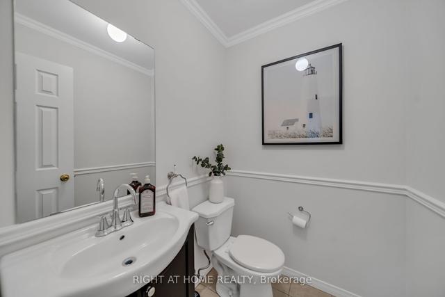 39 St.Thomas St, House detached with 4 bedrooms, 4 bathrooms and 4 parking in Whitby ON | Image 4