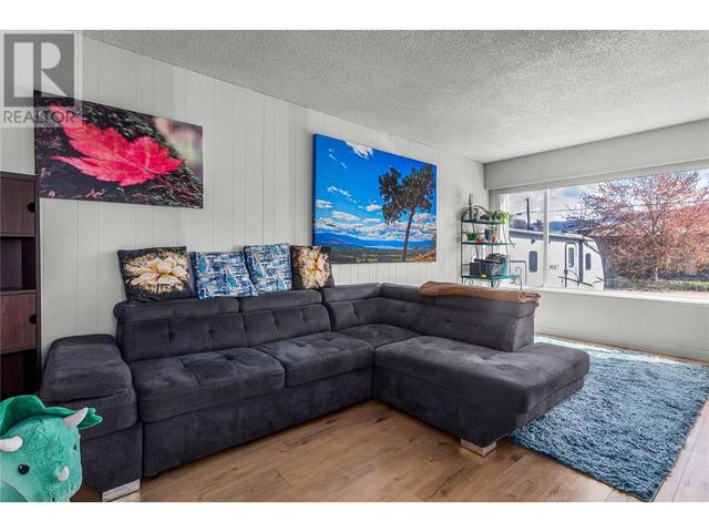 1020 - 1022 Mitchell Road, House semidetached with 8 bedrooms, 4 bathrooms and null parking in Kelowna BC | Image 20