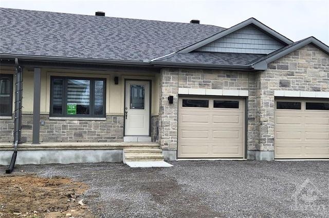 192 Seabert Drive, Townhouse with 2 bedrooms, 2 bathrooms and 2 parking in Arnprior ON | Image 1