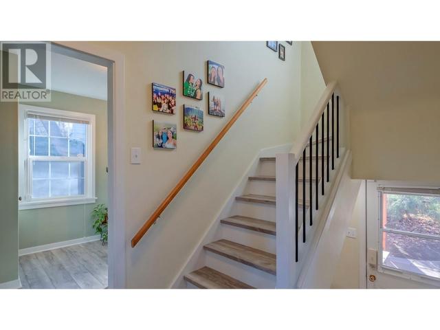 1702 Coates Avenue, House detached with 3 bedrooms, 2 bathrooms and 4 parking in Kelowna BC | Image 18