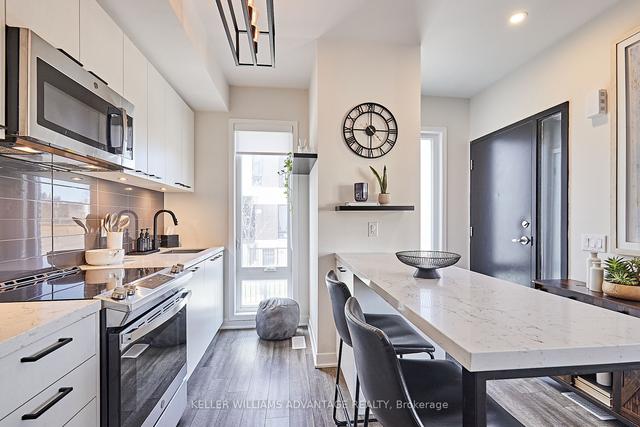 16 - 20 Ed Clark Gdns, Townhouse with 3 bedrooms, 2 bathrooms and 1 parking in Toronto ON | Image 3