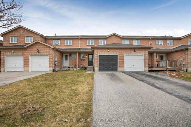 47 Michael Cres, House attached with 3 bedrooms, 3 bathrooms and 3 parking in Barrie ON | Image 23