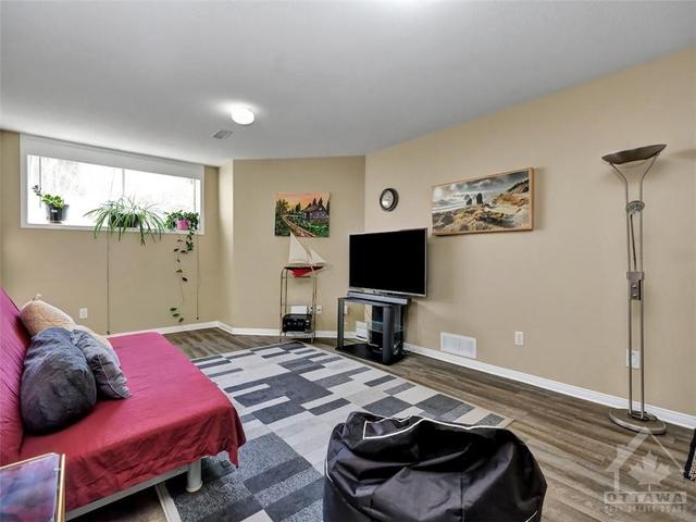208 Greenridge Street, Townhouse with 3 bedrooms, 3 bathrooms and 3 parking in Ottawa ON | Image 25