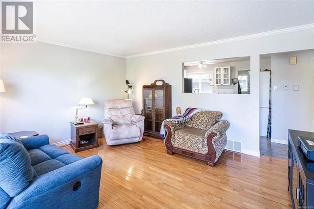 767 Oakley St, House detached with 2 bedrooms, 1 bathrooms and 2 parking in Nanaimo BC | Image 3