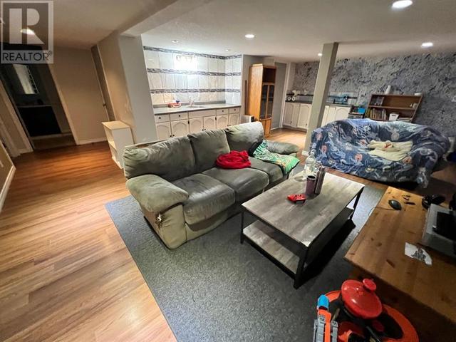 lower level livingroom | Image 19