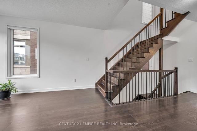 310 Squire Cres, House attached with 3 bedrooms, 4 bathrooms and 2 parking in Oakville ON | Image 9
