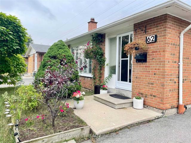 62 Avening Dr, House detached with 3 bedrooms, 2 bathrooms and 4 parking in Toronto ON | Image 1