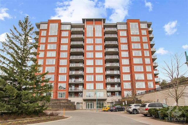 207 - 136 Darlington Private, Condo with 2 bedrooms, 2 bathrooms and 1 parking in Ottawa ON | Image 1