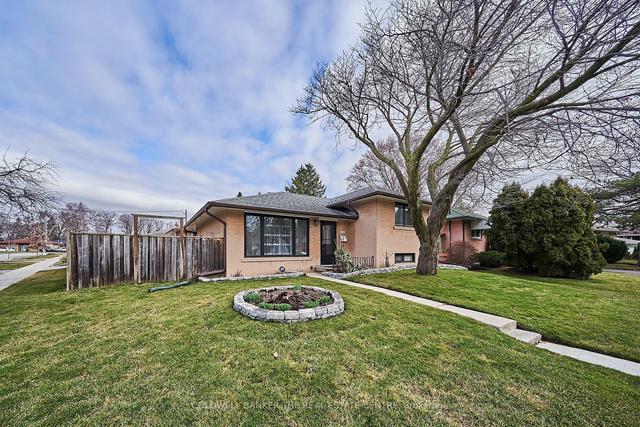 22 Wildlark Dr, House detached with 3 bedrooms, 2 bathrooms and 4 parking in Toronto ON | Image 1