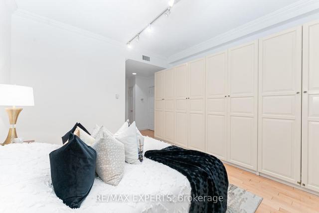 1 - 52 St Nicholas St, Townhouse with 1 bedrooms, 2 bathrooms and 2 parking in Toronto ON | Image 11