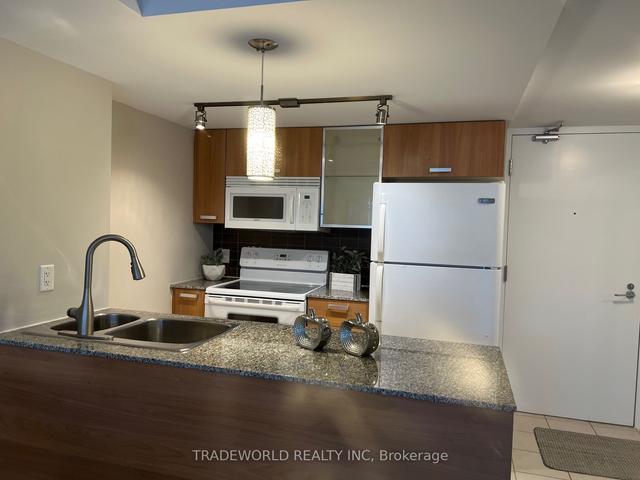 1806 - 38 Grenville St, Condo with 1 bedrooms, 1 bathrooms and 0 parking in Toronto ON | Image 3
