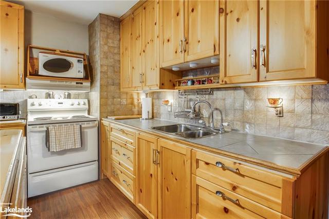 659 Honey Harbour Road, House detached with 2 bedrooms, 1 bathrooms and 6 parking in Georgian Bay ON | Image 5