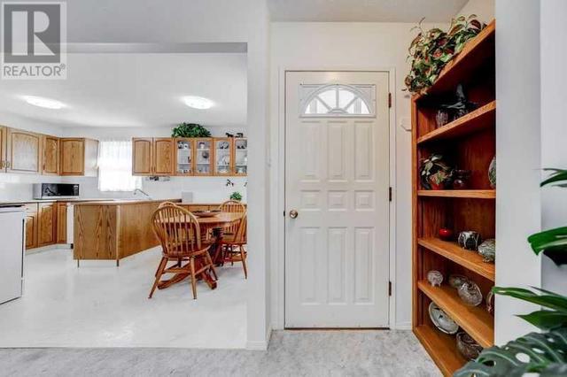 2220 24 Avenue, House semidetached with 3 bedrooms, 1 bathrooms and 4 parking in Coaldale AB | Image 3