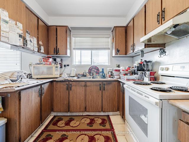 30 Lilac Ave, House detached with 3 bedrooms, 3 bathrooms and 6 parking in Toronto ON | Image 4