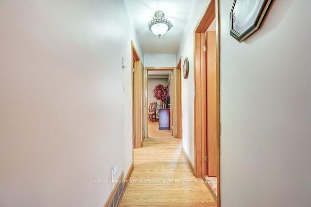 43 Starview Dr, House semidetached with 3 bedrooms, 2 bathrooms and 4 parking in Toronto ON | Image 9