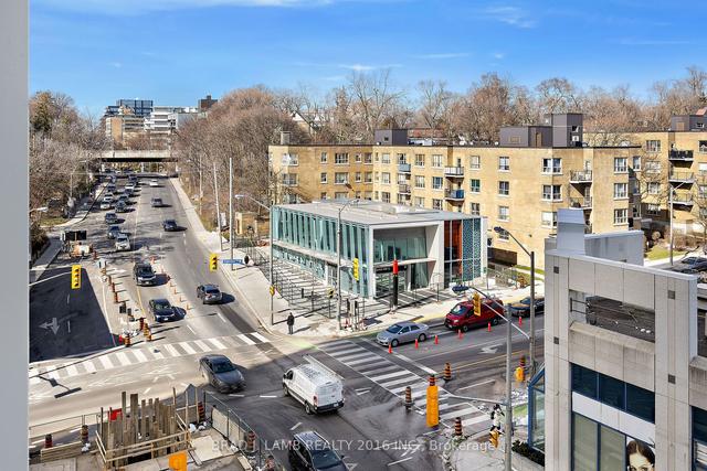 733 - 2020 Bathurst St, Condo with 2 bedrooms, 2 bathrooms and 0 parking in Toronto ON | Image 1