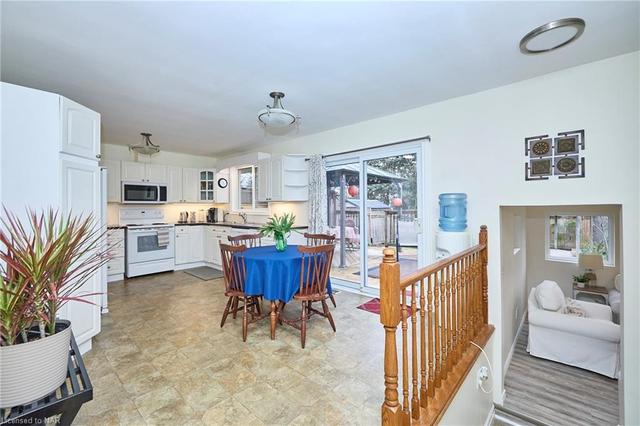 3 Greenview Gate, House detached with 3 bedrooms, 2 bathrooms and 4 parking in St. Catharines ON | Image 2