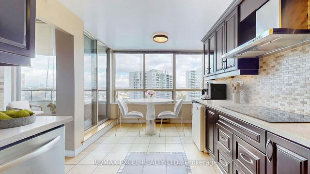 1410 - 175 Bamburgh Circ, Condo with 2 bedrooms, 2 bathrooms and 2 parking in Toronto ON | Image 5