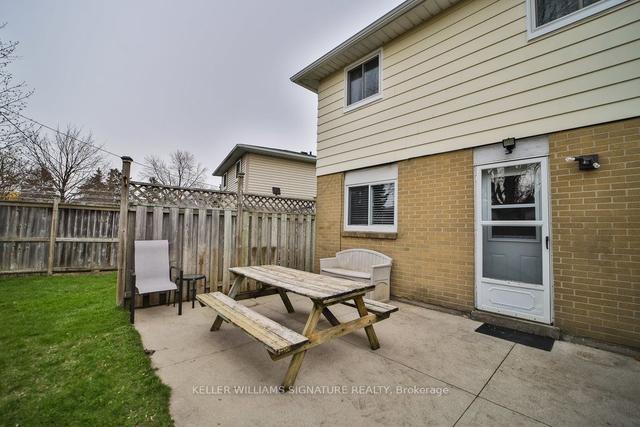 1152 Kathlene Crt, House detached with 4 bedrooms, 2 bathrooms and 5 parking in Cambridge ON | Image 16