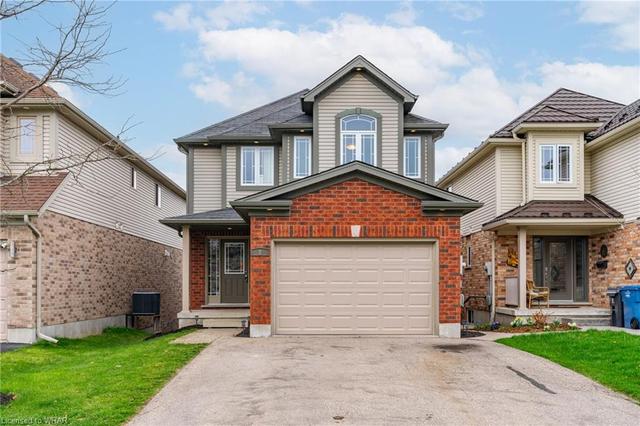 8 Oakes Crescent, House detached with 4 bedrooms, 3 bathrooms and 3 parking in Guelph ON | Image 1