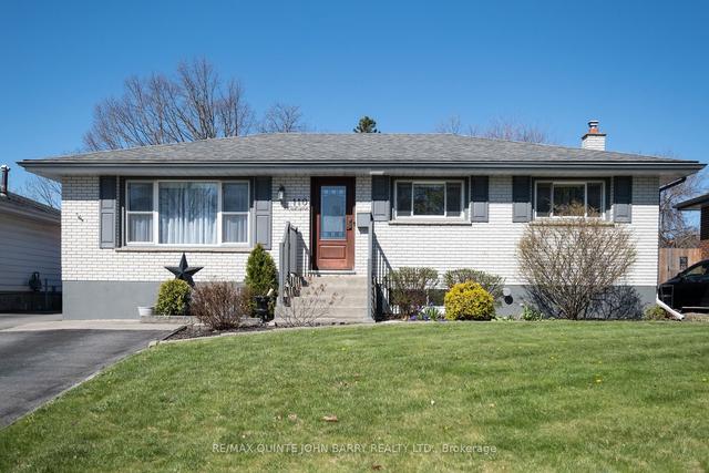 110 Prospect Hill, House detached with 2 bedrooms, 2 bathrooms and 6 parking in Quinte West ON | Image 1
