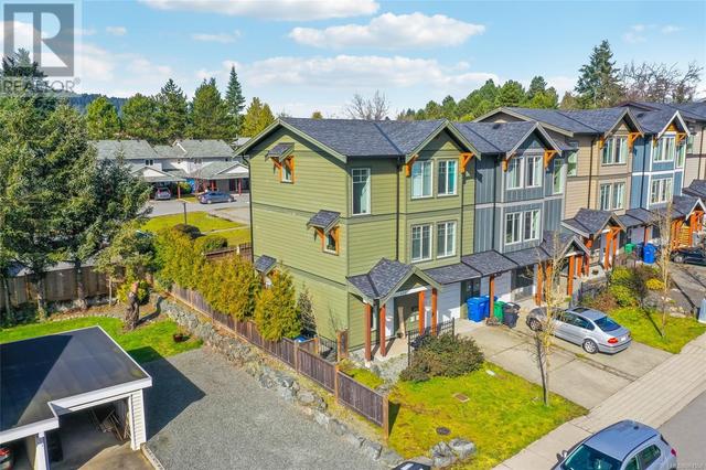 495 Stirling Ave, House attached with 4 bedrooms, 4 bathrooms and null parking in Nanaimo BC | Image 2
