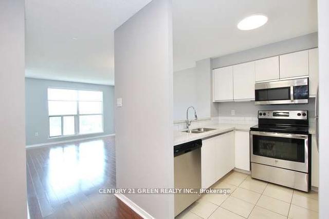 1005 - 2177 Burnhamthorpe Rd, Townhouse with 2 bedrooms, 2 bathrooms and 2 parking in Mississauga ON | Image 2