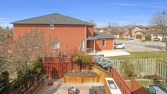 54 Millstone Dr, House attached with 3 bedrooms, 4 bathrooms and 4 parking in Brampton ON | Image 33