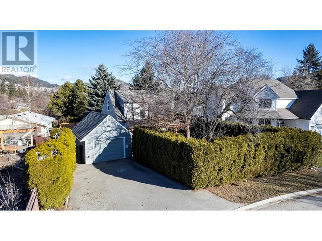 1702 Coates Avenue, House detached with 3 bedrooms, 2 bathrooms and 4 parking in Kelowna BC | Image 36