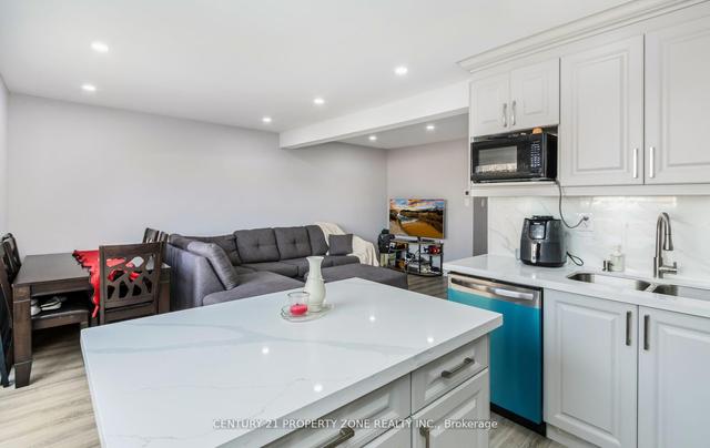 47 Woolenscote Circ, House attached with 3 bedrooms, 4 bathrooms and 5 parking in Toronto ON | Image 4