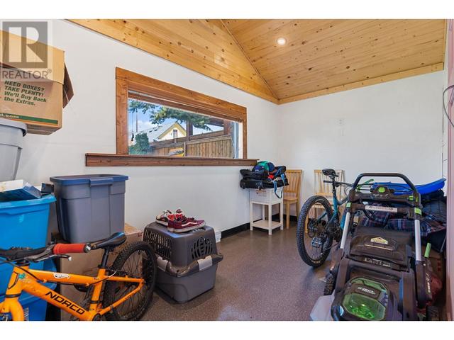 807 Coronation Avenue, House detached with 2 bedrooms, 1 bathrooms and 1 parking in Kelowna BC | Image 22