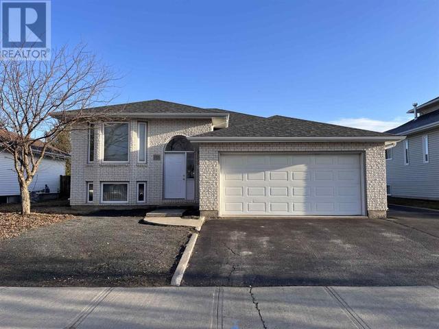 755 Porcupine Blvd, House detached with 3 bedrooms, 3 bathrooms and null parking in Thunder Bay ON | Image 1